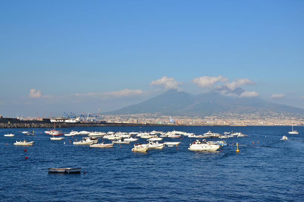 Monolocale Nel Cuore Di Napoli Apartment Cameră foto